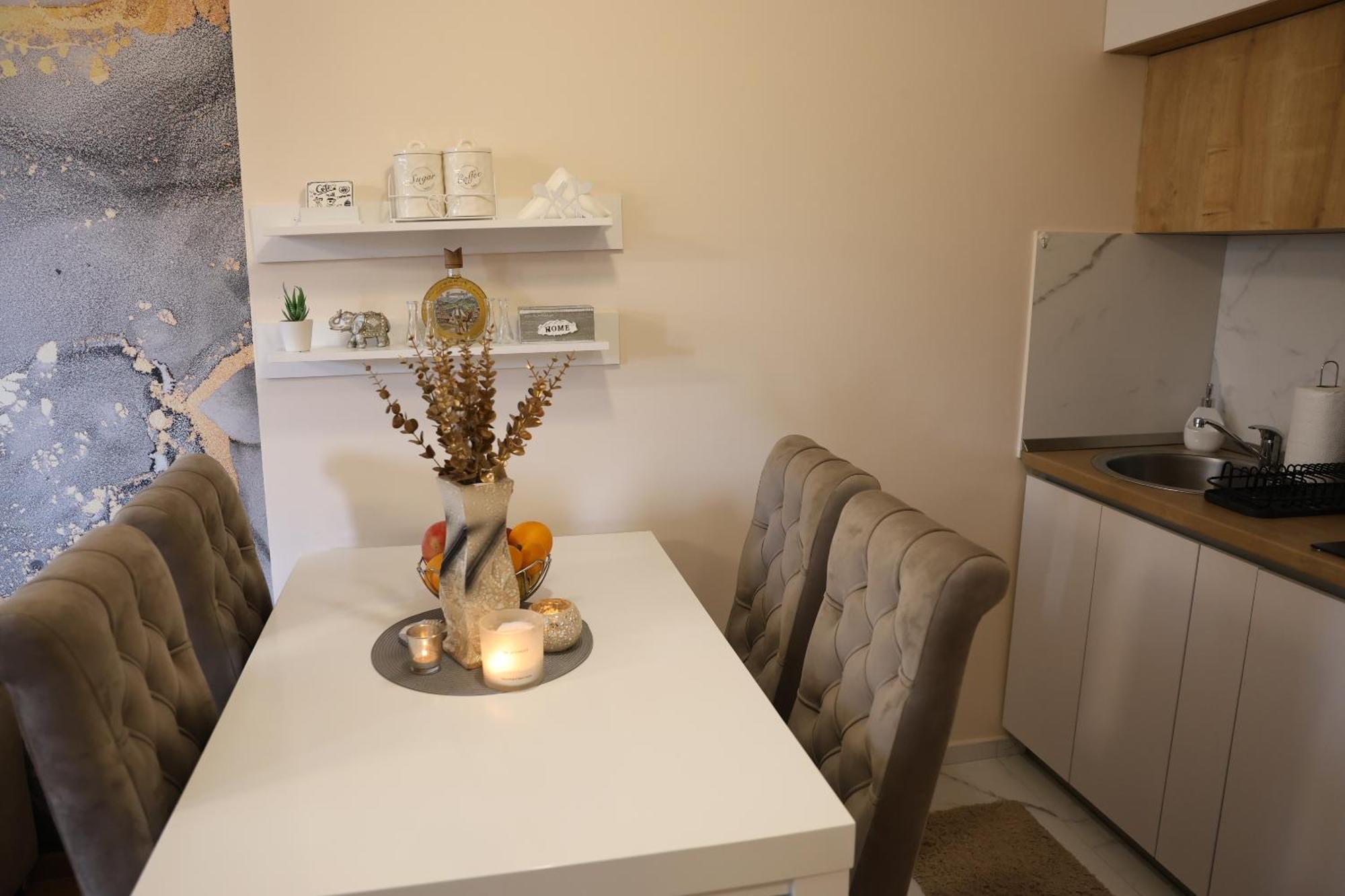Royal73 Apartment