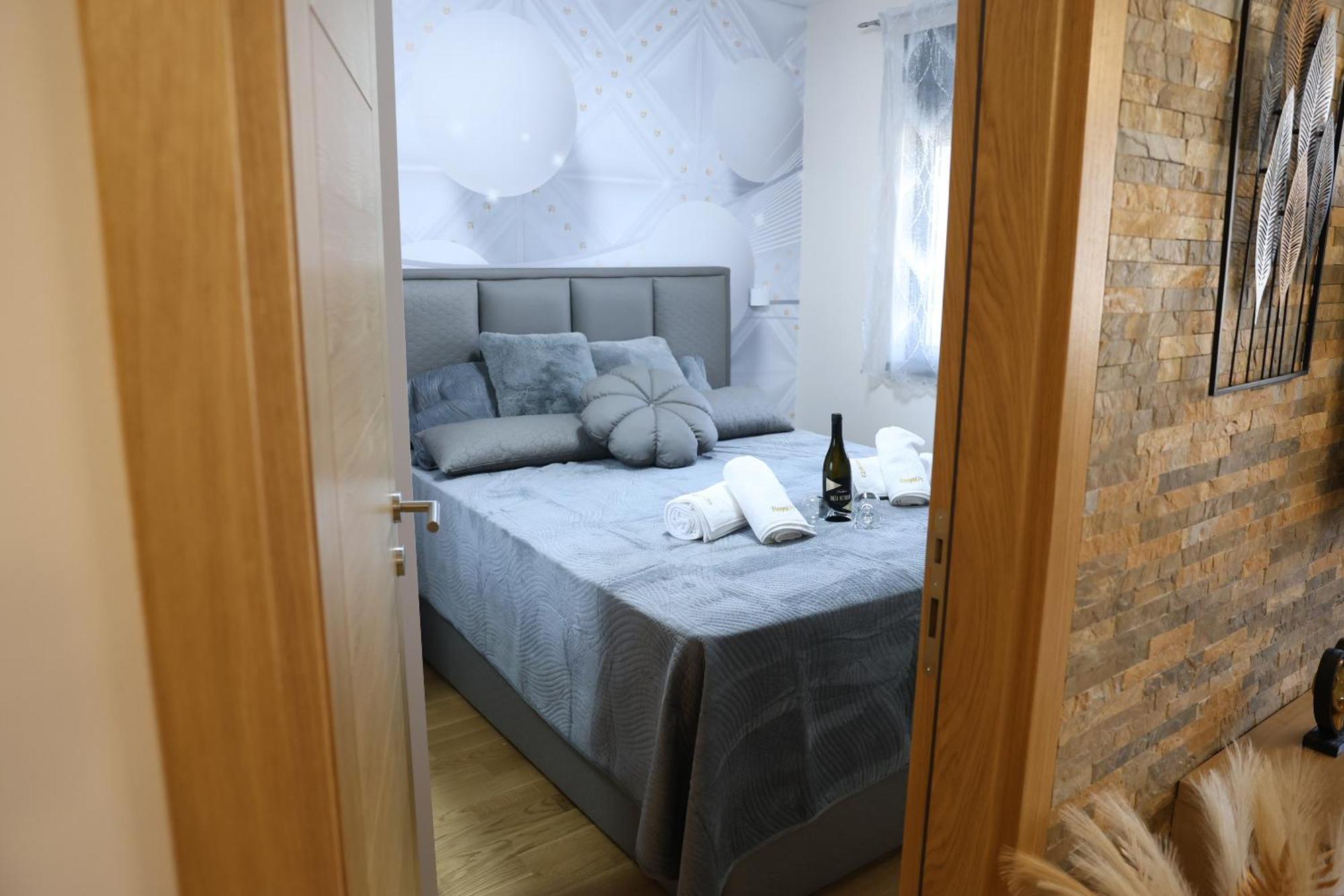 Royal73 Apartment