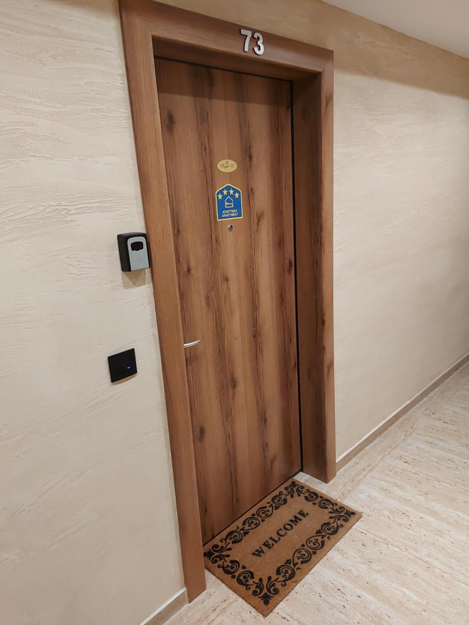 Apartment Royal73 *