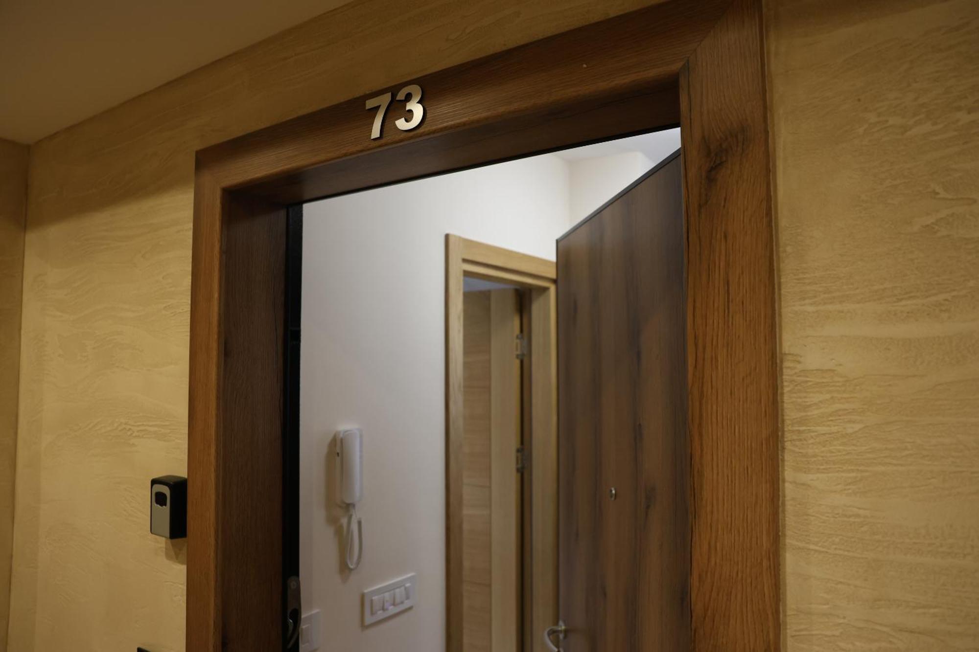 Royal73 Apartment